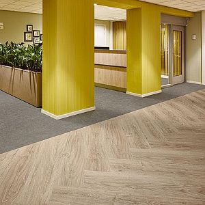 Плитка ПВХ Forbo Allura Ease 60305EA7 light honey oak фото 2 | FLOORDEALER